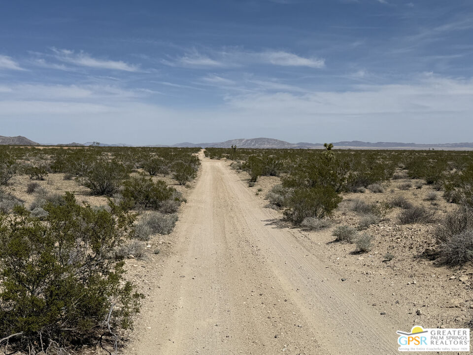 1725 Sunny Vista Road Joshua Tree, CA 92252 - Photo 2 of 11 a view of lake view and mountain view