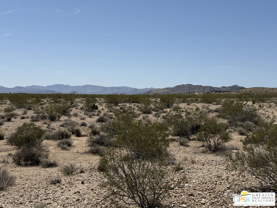 1725 Sunny Vista Road Joshua Tree, CA 92252 - Photo 4 of 11 a view of city and mountain