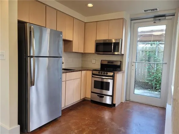 $1,750 | 4877 Laurel Street, Unit C, New Orleans, LA 70115