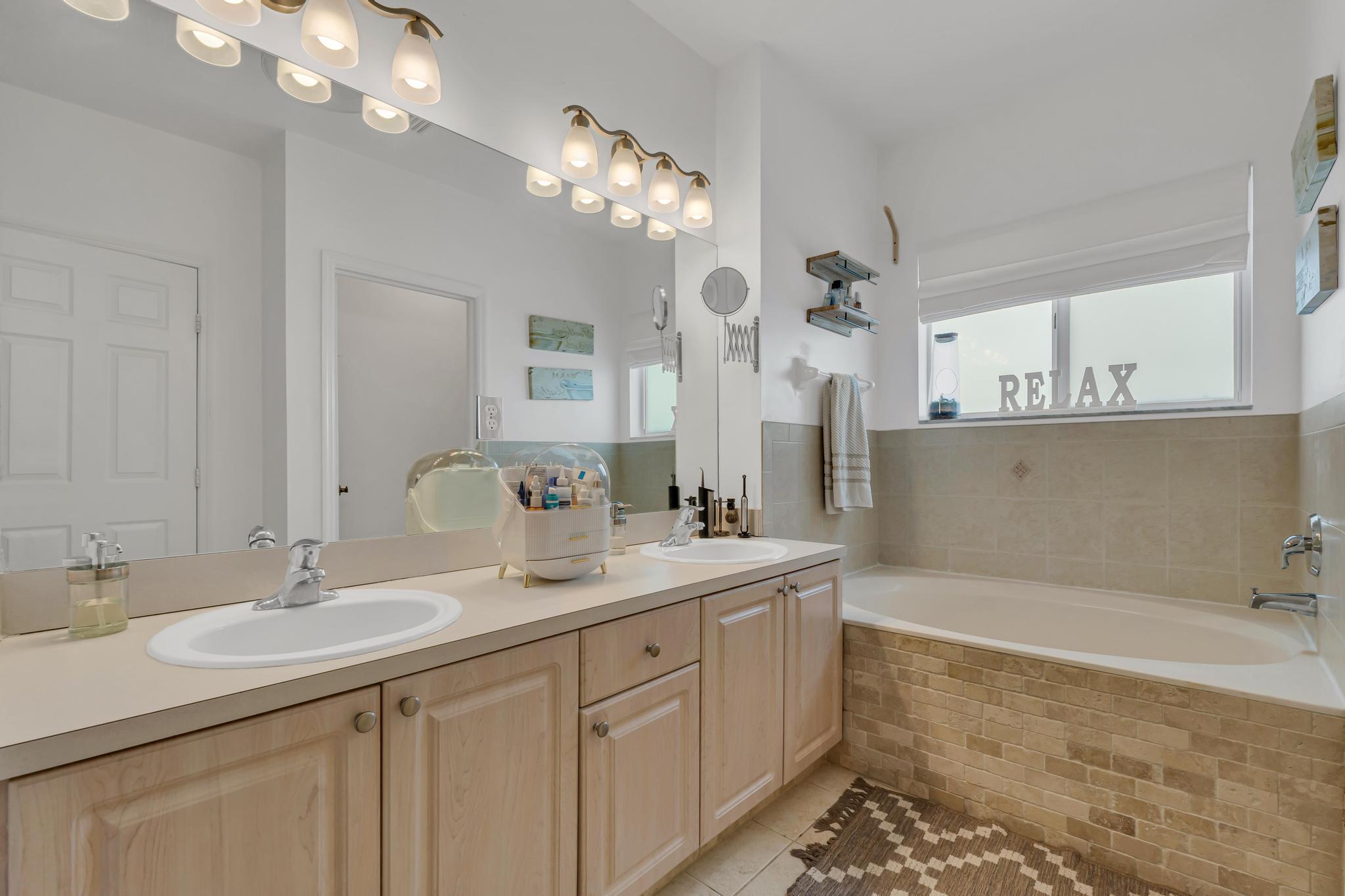 1624 Southeast 24th Court Homestead, FL 33035 - Photo 29 of 58 34