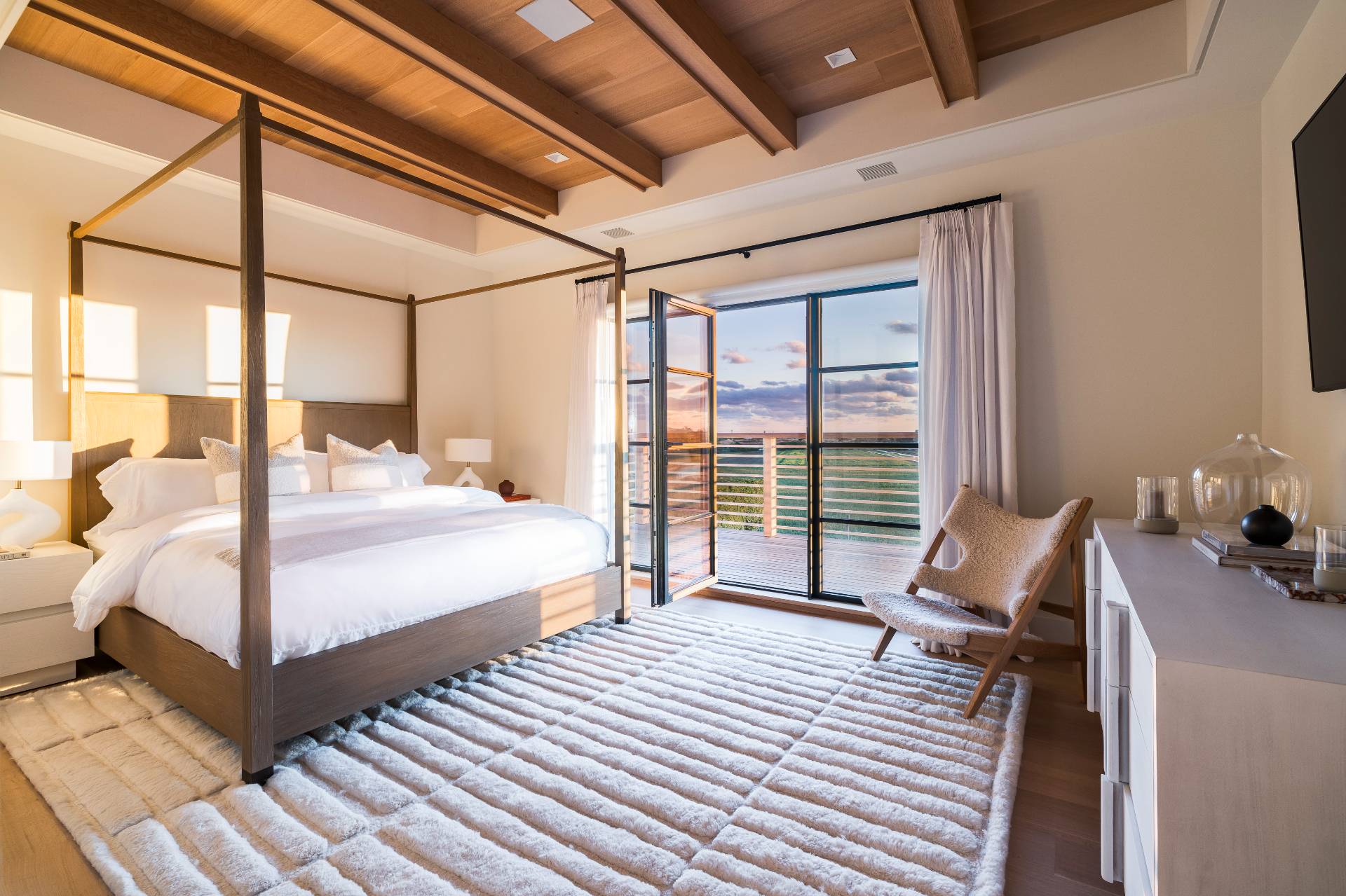 Undisclosed Address Sagaponack, NY 11962 - Photo 21 of 40 a spacious bedroom with a bed and a large window