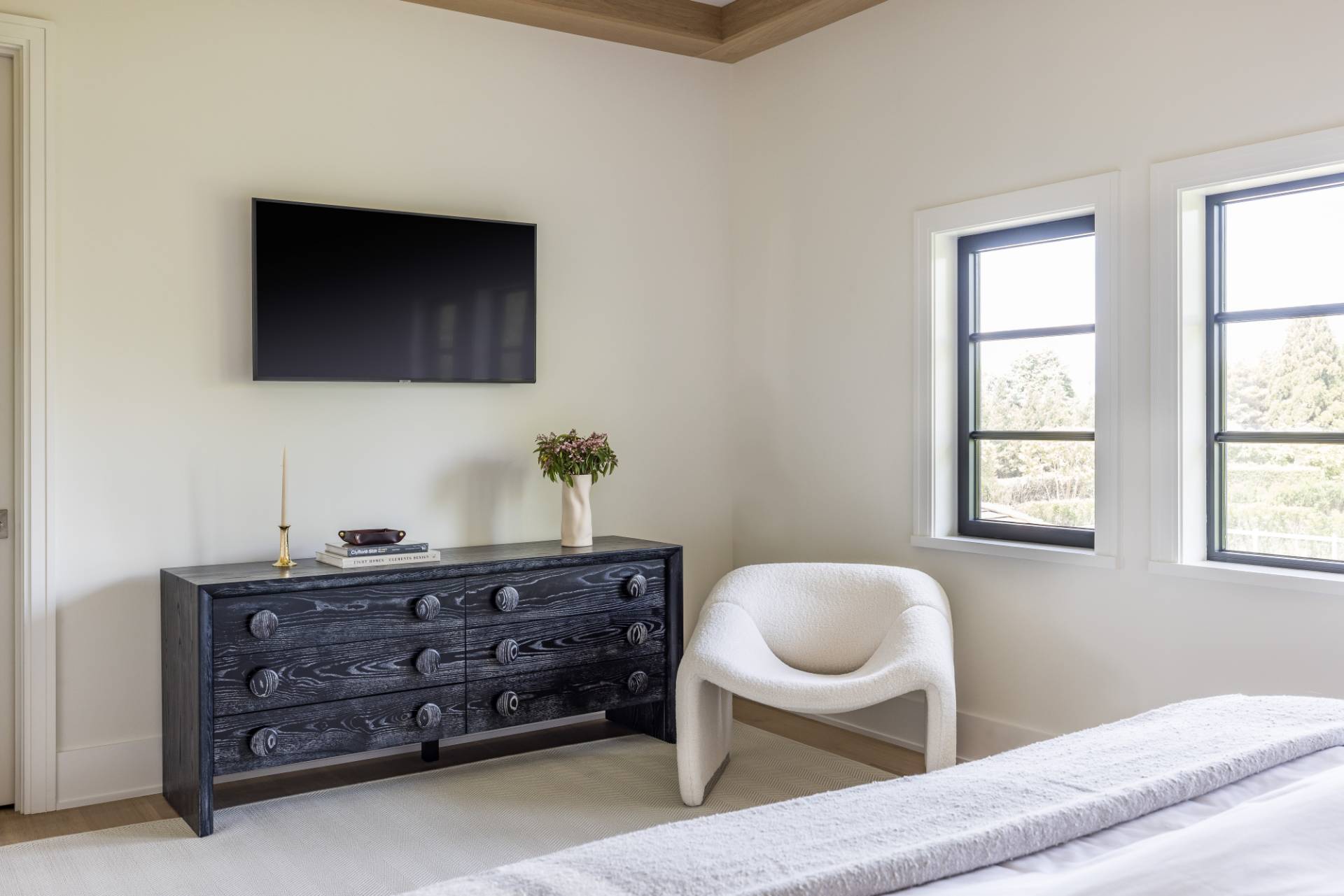 Undisclosed Address Sagaponack, NY 11962 - Photo 27 of 40 a living room with furniture and a window
