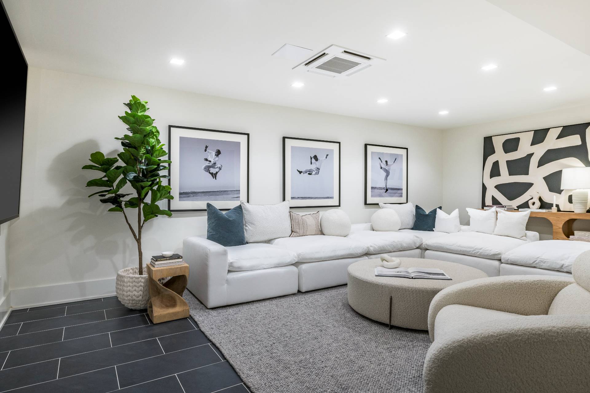 Undisclosed Address Sagaponack, NY 11962 - Photo 30 of 40 a living room with furniture and a potted plant