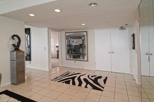 4100 North Ocean Drive, Unit 2201 Singer Island, FL 33404 - Photo 2 of 33 Foyer