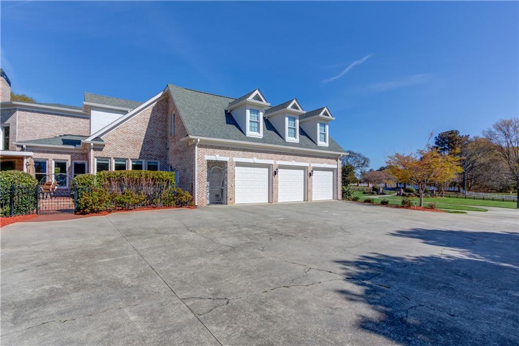 2850 Camp Branch Road Buford, GA 30519 - Photo 8 of 102