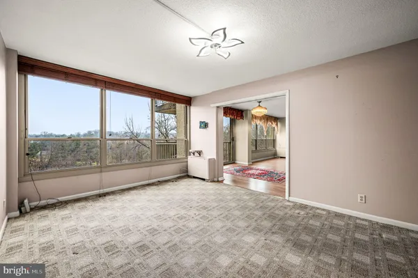 a view of empty room with floor to ceiling window