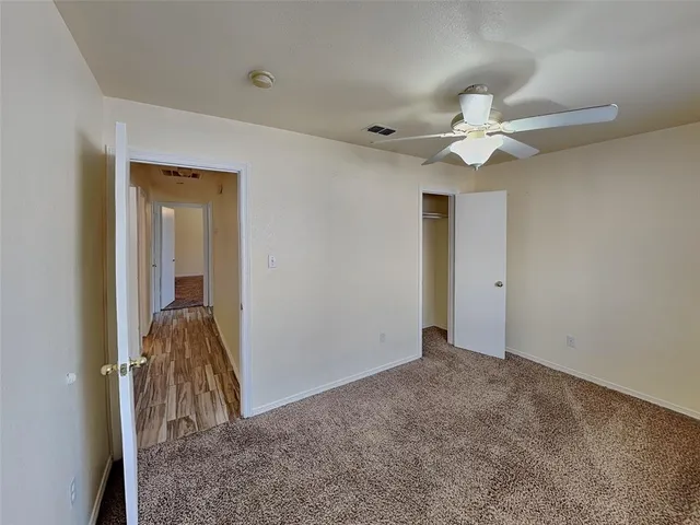 a view of entryway with a ceiling fan