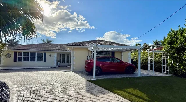 $2,890,000 | 2120 Sandpiper Street, Naples, FL 34102