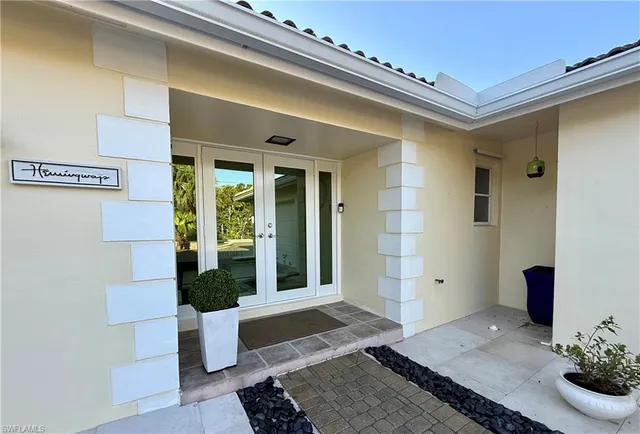 $2,890,000 | 2120 Sandpiper Street, Naples, FL 34102