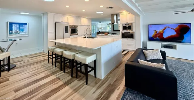 $2,890,000 | 2120 Sandpiper Street, Naples, FL 34102