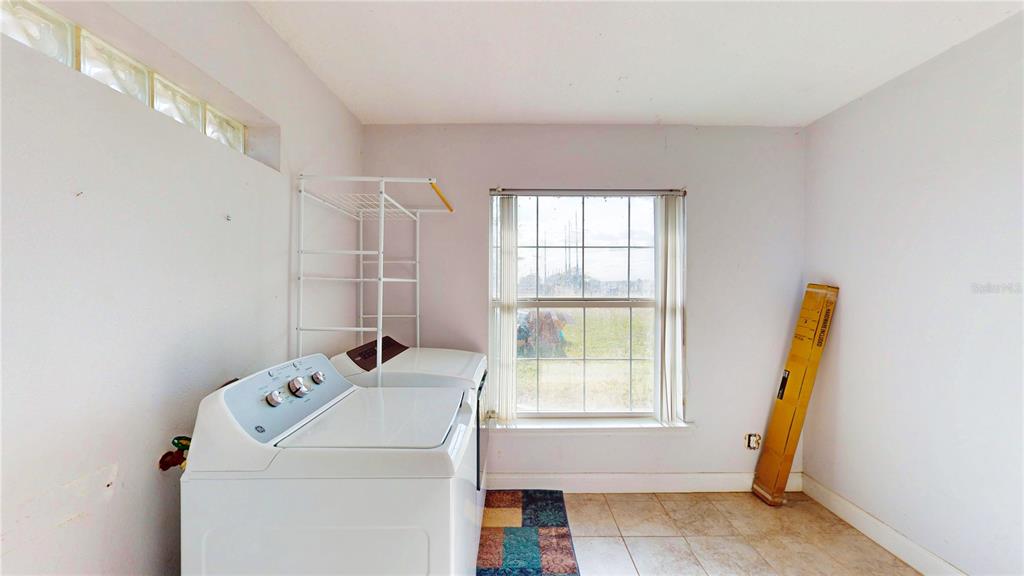 1193 Sand Mountain Road Fort Meade, FL 33841 - Photo 15 of 33 a utility room with dryer and washer