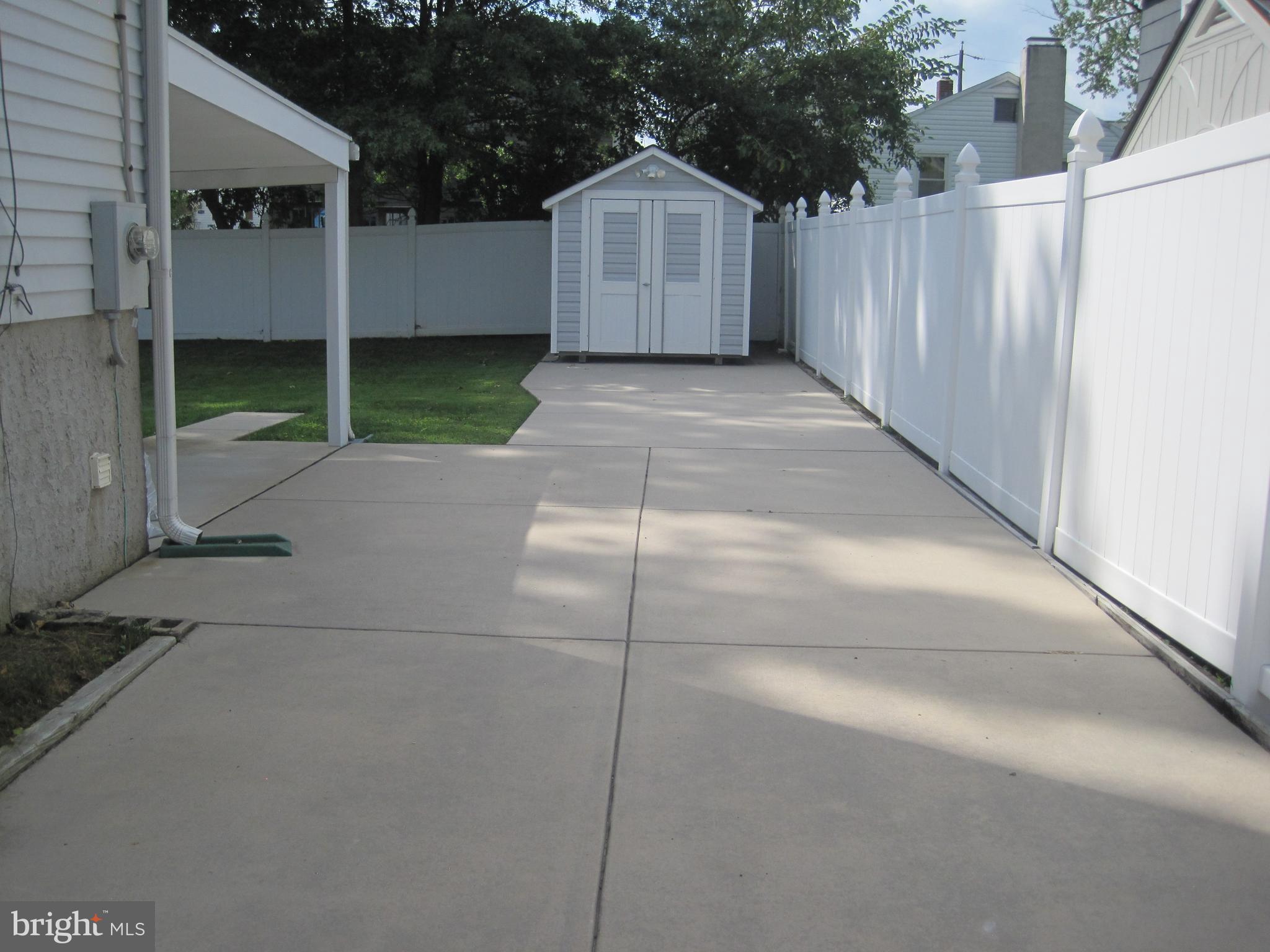 7910 Highpoint Road Baltimore, MD 21234 - Photo 40 of 53 Large concrete driveway for 3-4 Cars