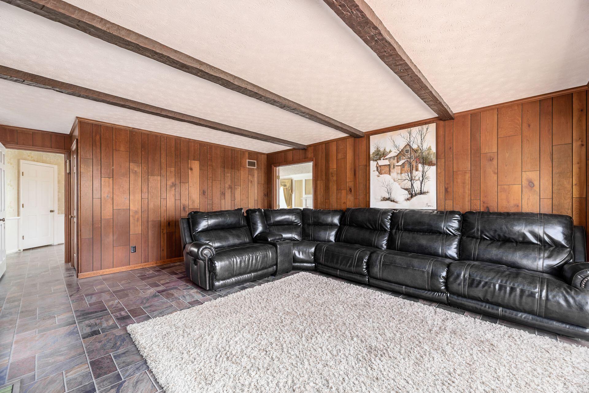7080 Oakwood Road Circleville, OH 43113 - Photo 13 of 63 015_ Circleville OH 43113 USA