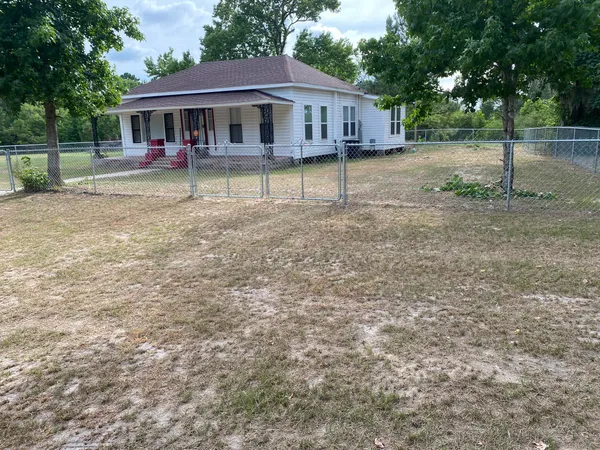 $1,400 | 951 Farm To Market 222, Coldspring, TX 77331