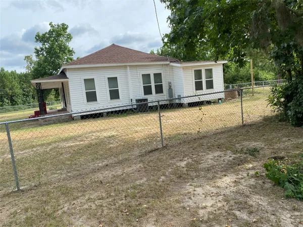 $1,400 | 951 Farm To Market 222, Coldspring, TX 77331