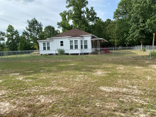 $1,400 | 951 Farm To Market 222, Coldspring, TX 77331