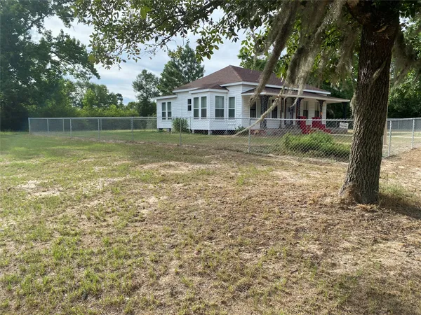 $1,400 | 951 Farm To Market 222, Coldspring, TX 77331