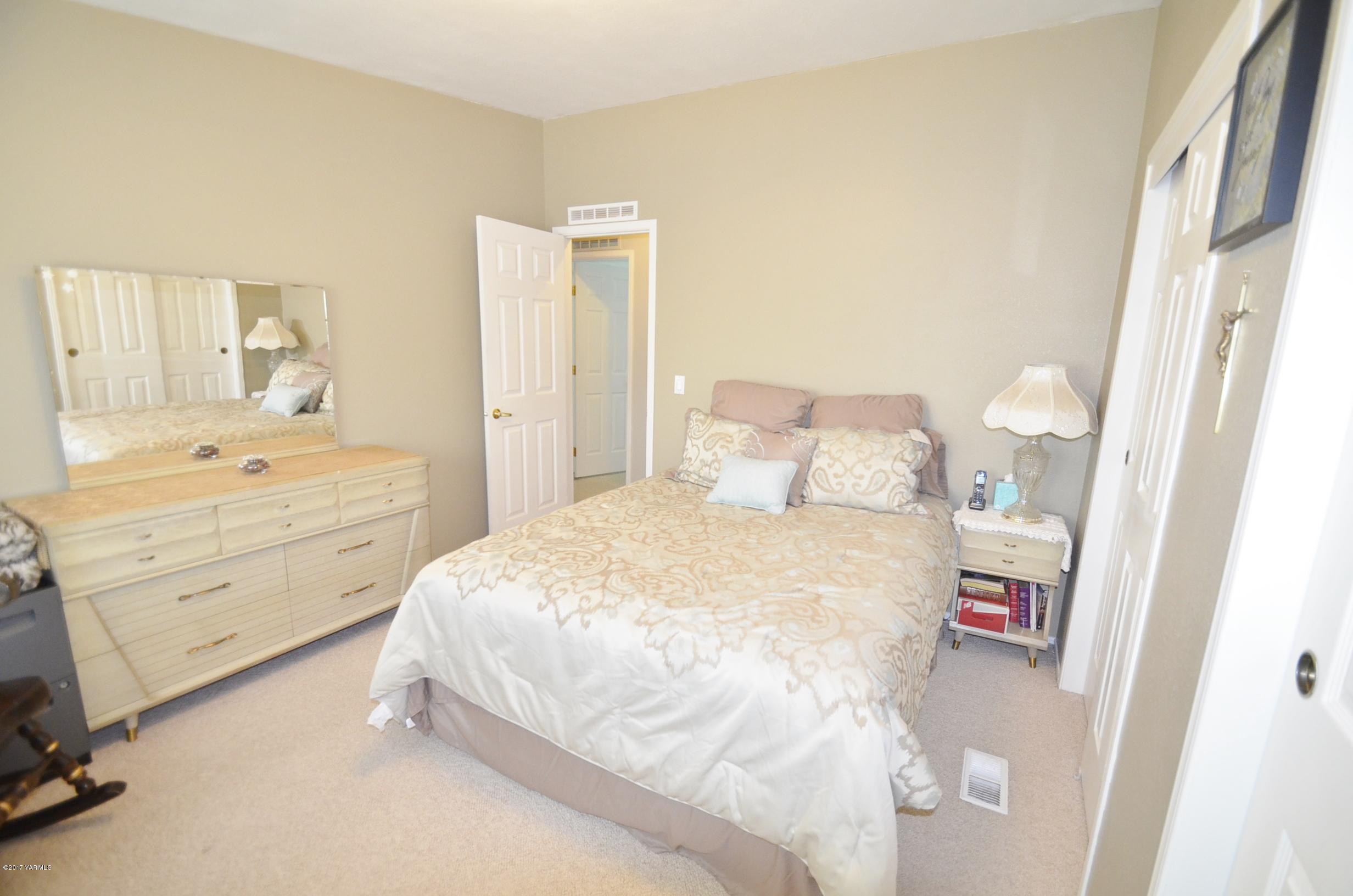 1454 Konnowac Pass Road Moxee, WA 98936 - Photo 16 of 34 a bedroom with a bed and a dresser