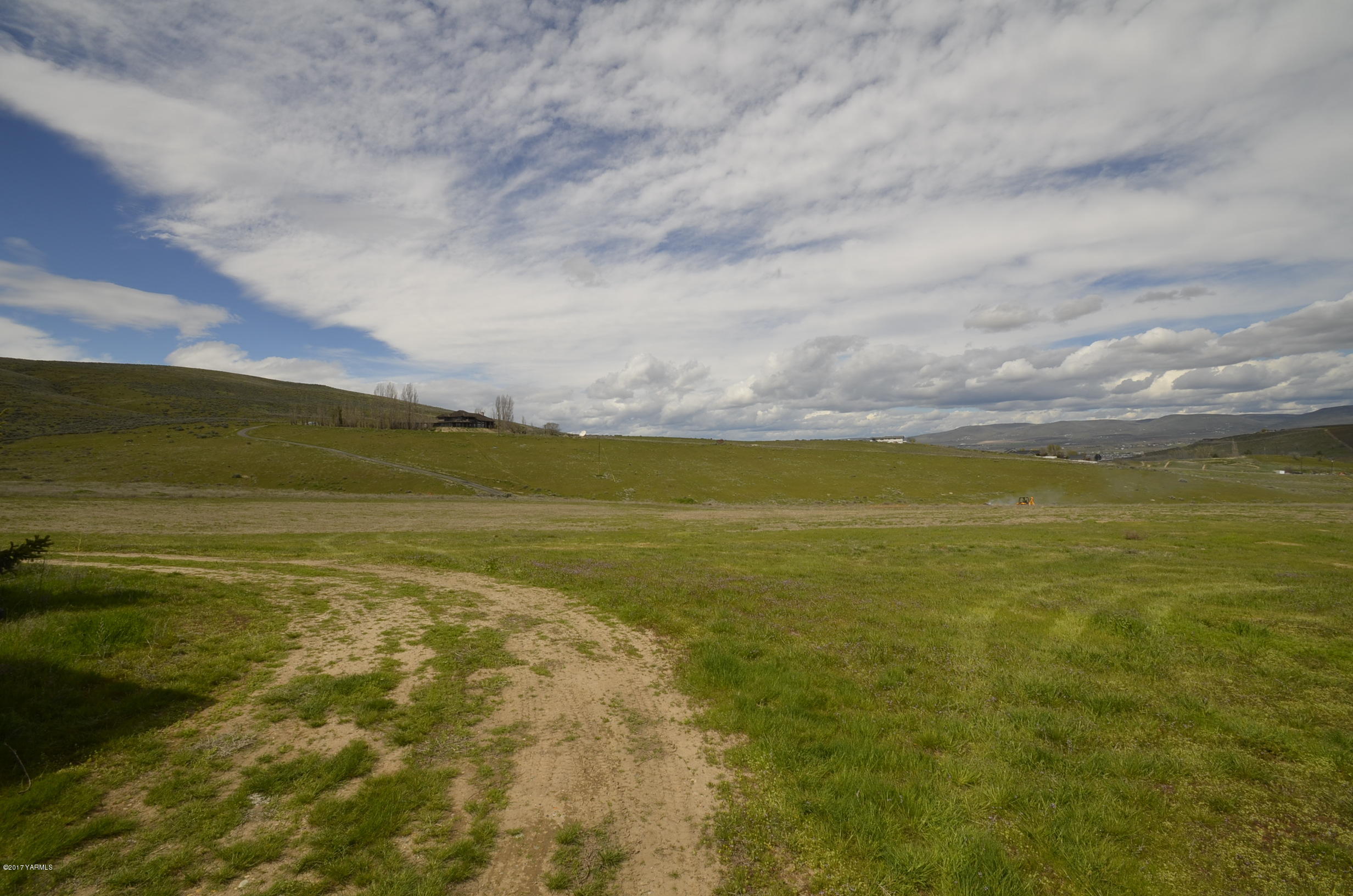 1454 Konnowac Pass Road Moxee, WA 98936 - Photo 20 of 34 a view of an ocean