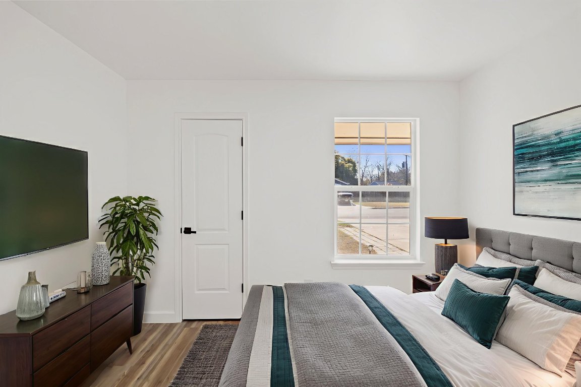 902 Virginia Drive Round Rock, TX 78664 - Photo 21 of 33 a living room with furniture and a potted plant