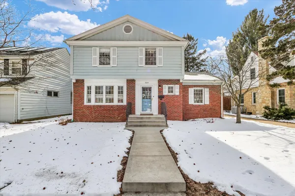 $425,000 | 209 West Vermont Avenue, Urbana, IL 61801