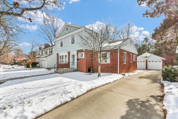 $425,000 | 209 West Vermont Avenue, Urbana, IL 61801