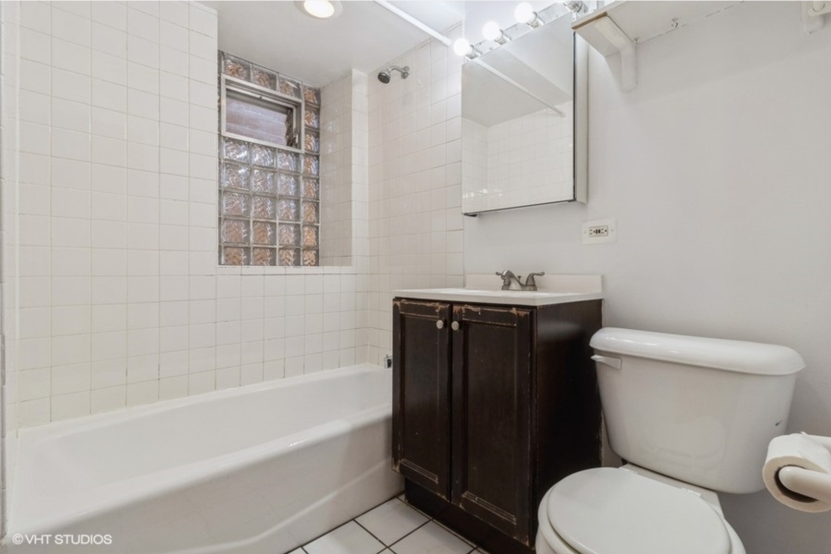 Undisclosed Address Chicago, IL 60647 - Photo 9 of 15 a bathroom with a toilet a sink and bathtub