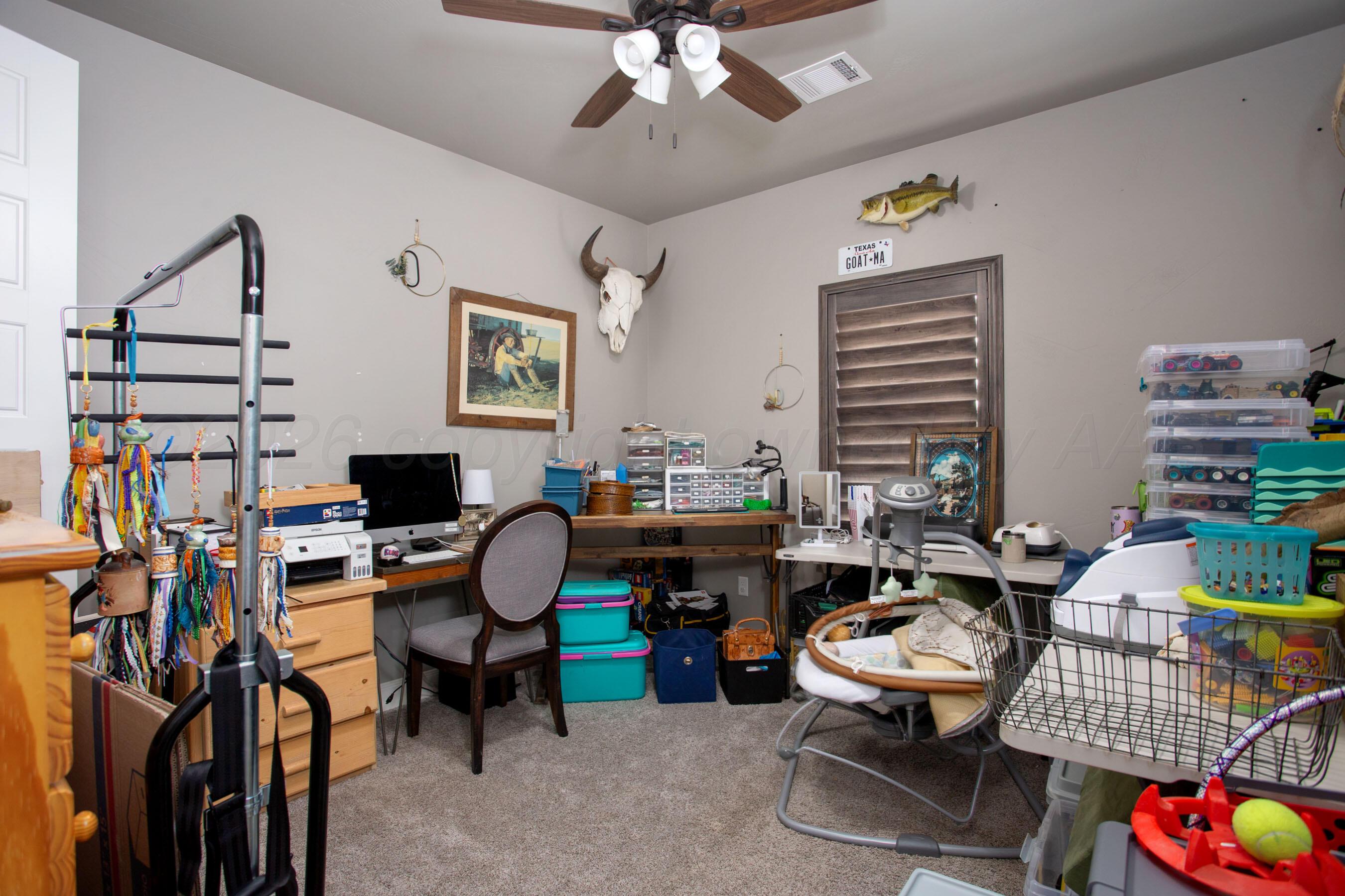8200 Matilda Lane Amarillo, TX 79119 - Photo 27 of 39 a workspace with furniture