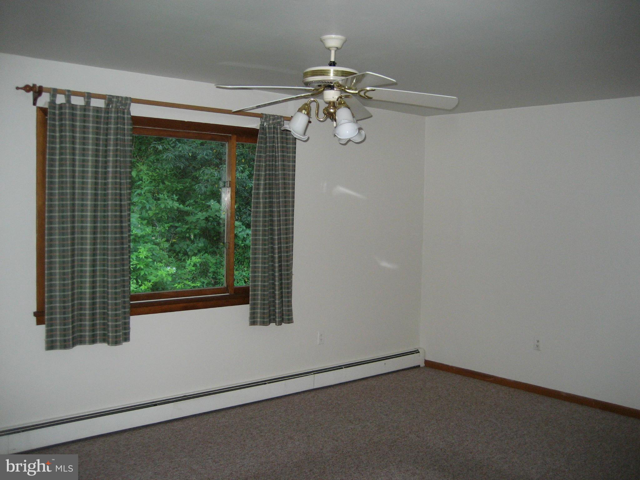 3010 Carrollton Road Hampstead, MD 21074 - Photo 8 of 16 Living Room