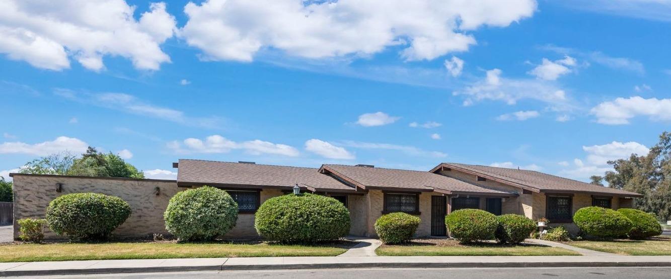 1520 South Reed Avenue Reedley, CA 93654 - Photo 3 of 20 a front view of a house with garden