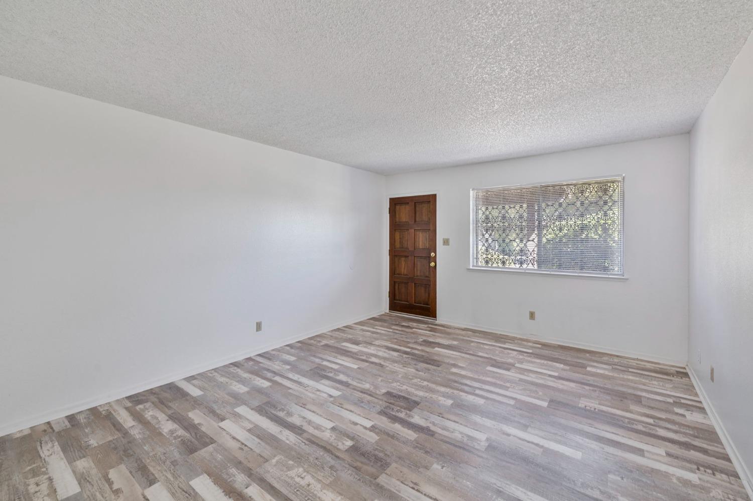 1520 South Reed Avenue Reedley, CA 93654 - Photo 8 of 20 a view of an empty room with a window
