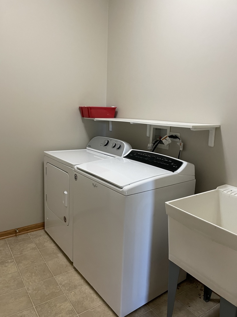1531 Millbrook Drive Algonquin, IL 60102 - Photo 14 of 14 a utility room with dryer and washer