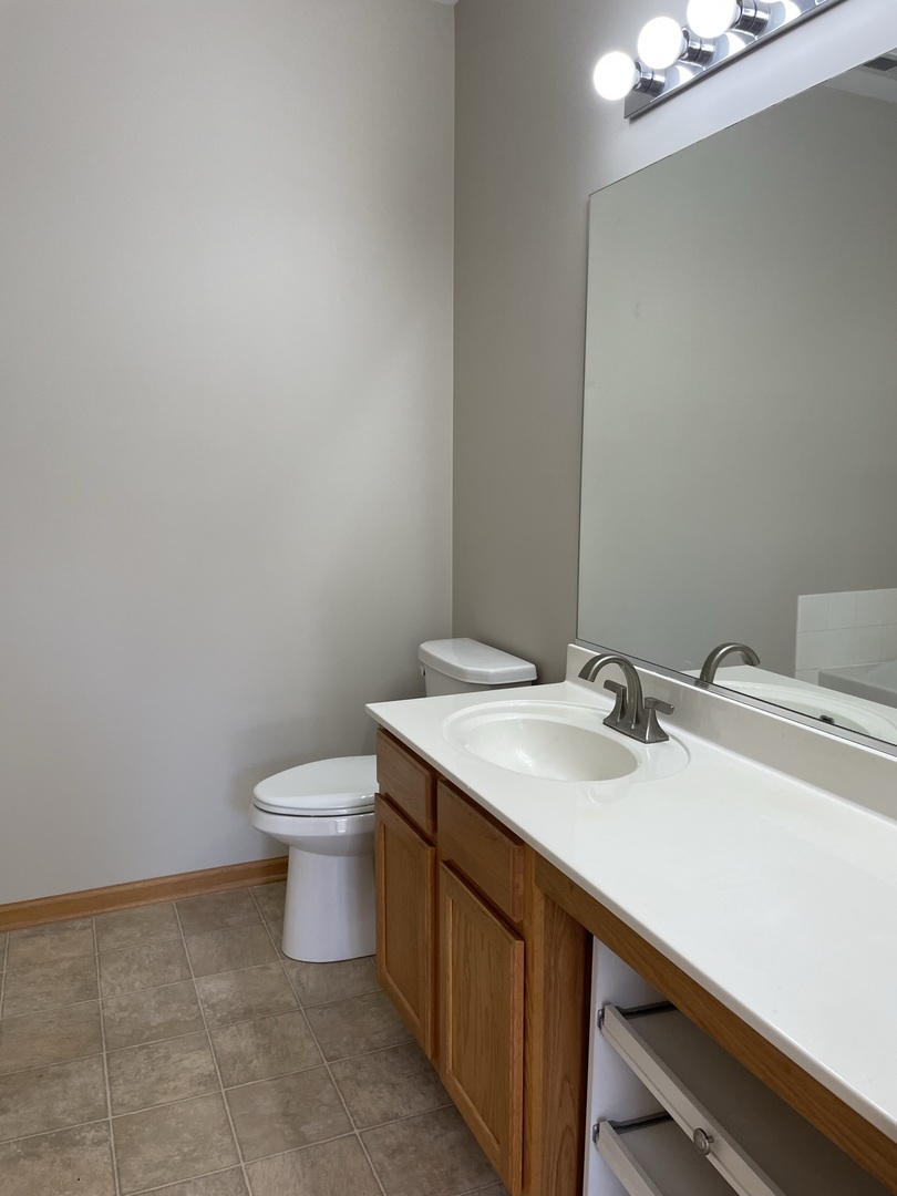 1531 Millbrook Drive Algonquin, IL 60102 - Photo 7 of 14 a bathroom with a sink and a toilet