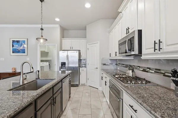 $525,000 | 5505 Thistle Hill, Denton, TX 76210