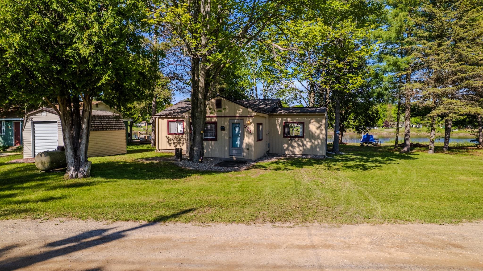524 Hilo Road Gladwin, MI 48624 - Photo 38 of 49