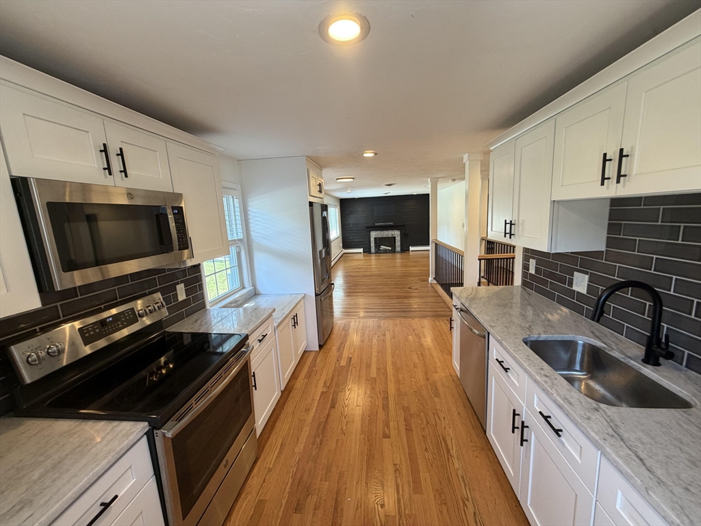 8 Fairbrook Road Framingham, MA 01701 - Photo 5 of 42