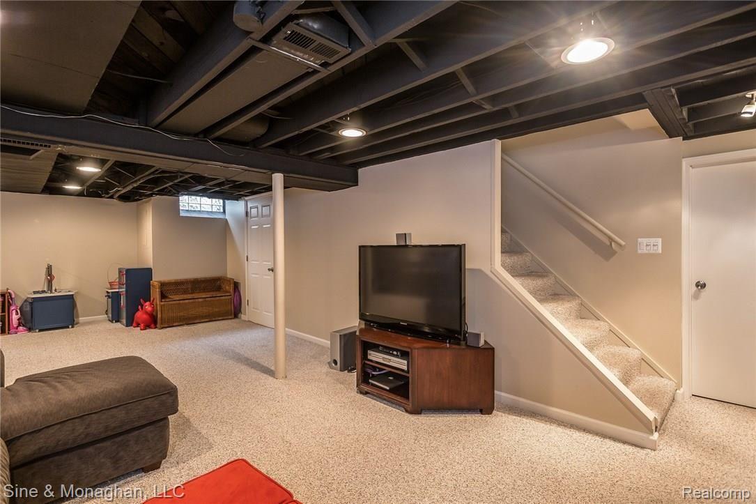 339 Ridgemont Road Grosse Pointe, MI 48236 - Photo 25 of 43 030-Recreation_Room-4139939-medium.jpg