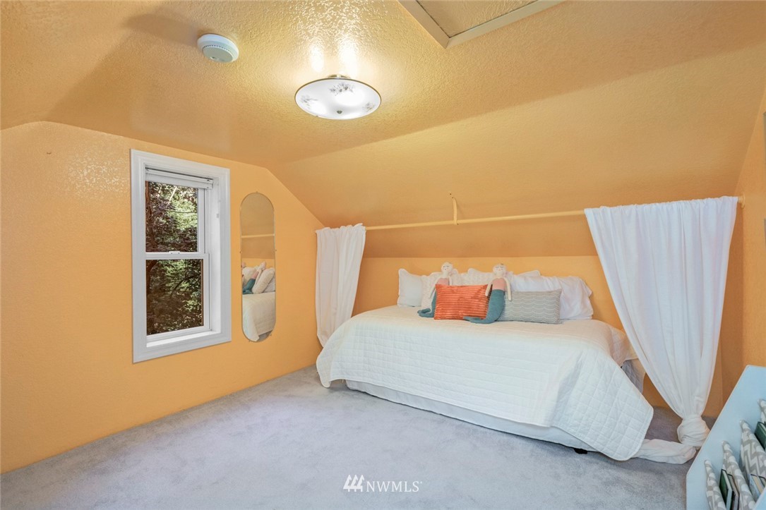 1125 Dyer Road Sultan, WA 98294 - Photo 14 of 22 a bedroom with a bed and a window