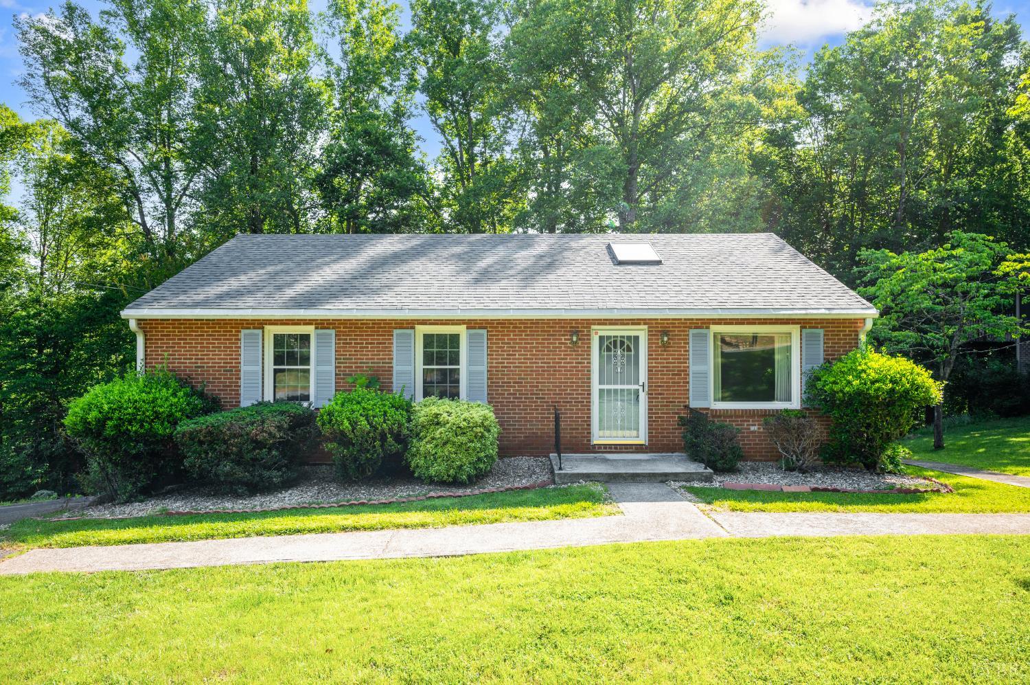 2056 Overbrook Road Lynchburg, VA 24501 - Photo 1 of 38 Gallery Image 1
