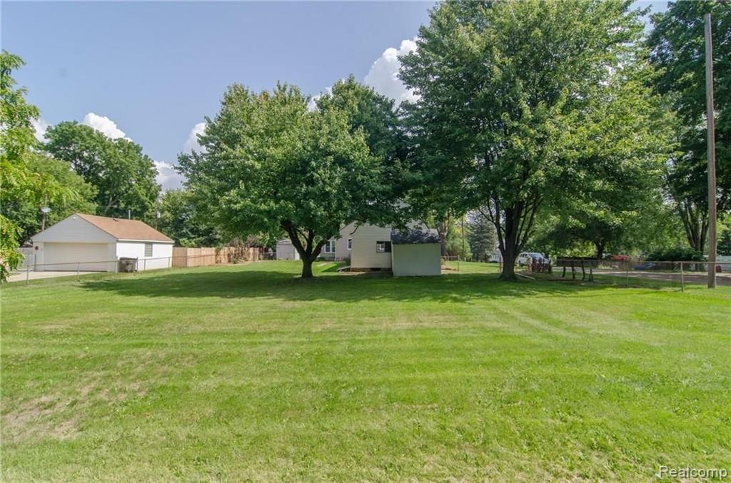 3550 Woodcrest Road Rochester Hills, MI 48309 - Photo 6 of 51
