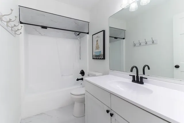 $425,000 | 1308 East Ironwood Drive, Normal, IL 61761