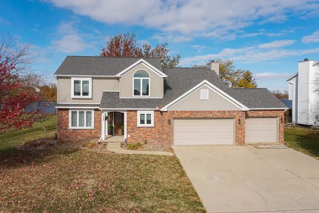 $425,000 | 1308 East Ironwood Drive, Normal, IL 61761