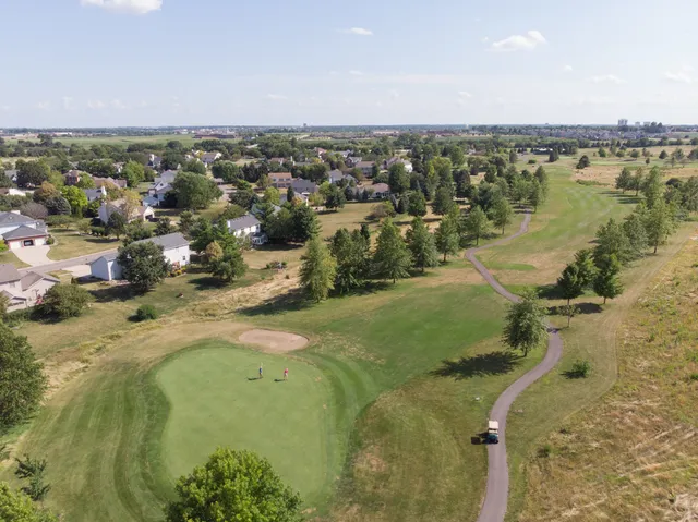 $425,000 | 1308 East Ironwood Drive, Normal, IL 61761