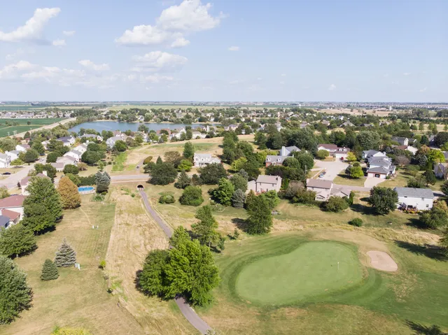 $425,000 | 1308 East Ironwood Drive, Normal, IL 61761