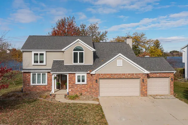 $425,000 | 1308 East Ironwood Drive, Normal, IL 61761