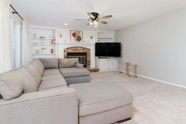 $425,000 | 1308 East Ironwood Drive, Normal, IL 61761