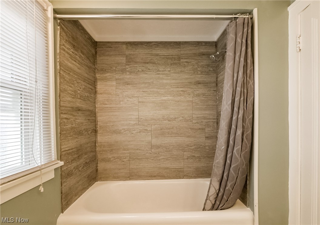 1007 Rushleigh Road Cleveland Heights, OH 44121 - Photo 17 of 22 Bathroom featuring shower