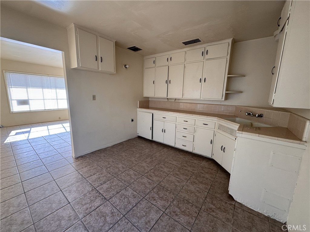 521 East Williams Street Barstow, CA 92311 - Photo 20 of 26 a view of a kitchen with cabinets
