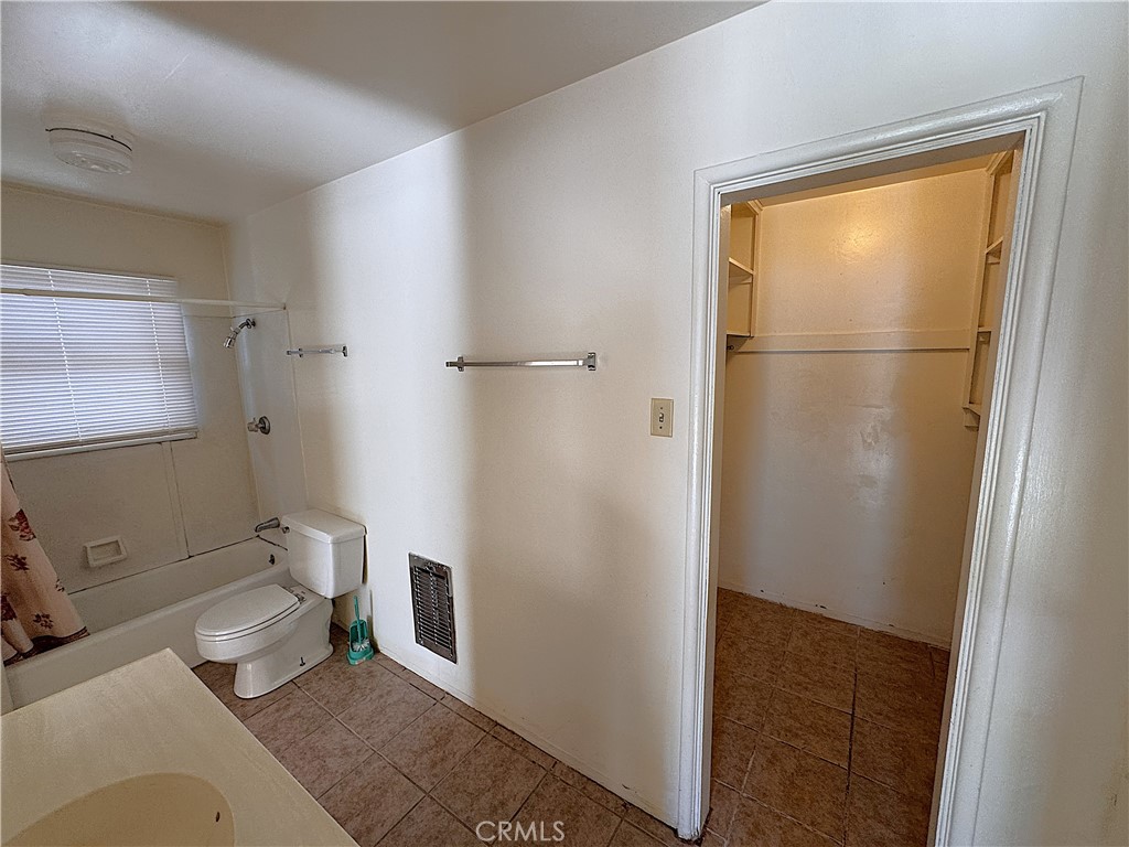 521 East Williams Street Barstow, CA 92311 - Photo 21 of 26 a bathroom with a granite countertop shower and a toilet