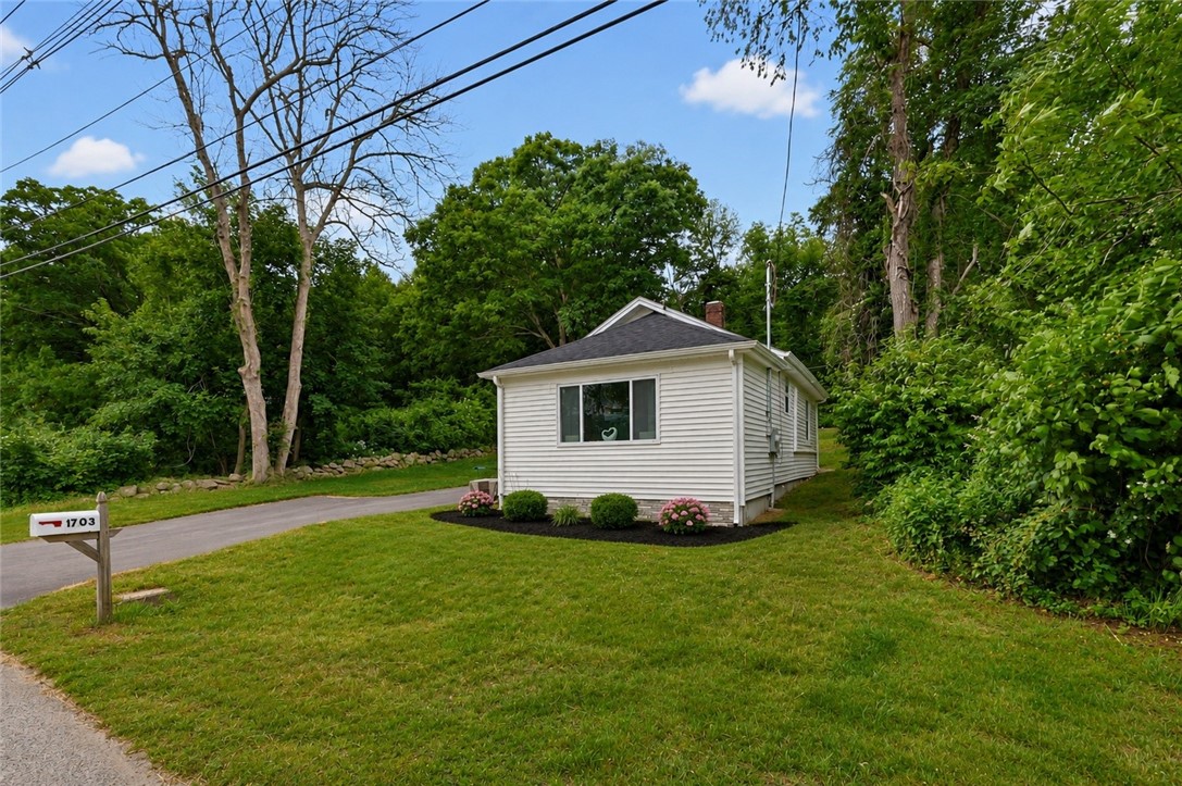 1703 Crandall Road Tiverton, RI 02878 - Photo 3 of 19